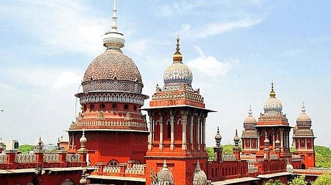 தேர்தல் நாளில் விளம்பரங்கள் - திமுக, பாஜகவுக்கு எதிராக வழக்கு தொடர்ந்தவருக்கு ரூ.10,000 அபராதம் விதித்தது ஐகோர்ட்