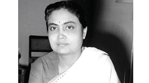 ரேணு சக்கரவர்த்தி: பெண்கள் வரலாற்றைப் படைத்த போராளி