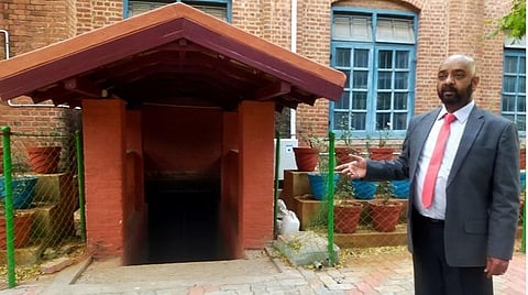 மதுரை அமெரிக்கன் கல்லூரியில் பதுங்குக் குழி அமைந்துள்ள பகுதி | படம்: எஸ்.கிருஷ்ணமூர்த்தி
