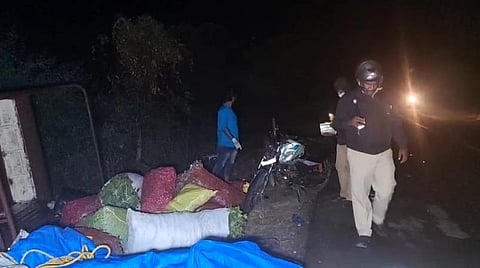 பல்லடம் அருகே சரக்கு ஆட்டோ - இருசக்கர வாகனங்கள் மோதி விபத்து: 3 வயது குழந்தை உள்பட 4 பேர் பலி