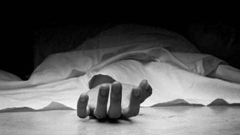 வேலூர்: ரயிலில் சிக்கி இளைஞர் உட்பட 2 பேர் உயிரிழப்பு