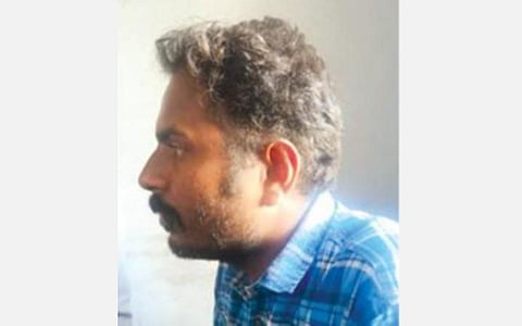 புல்லூர் குரூப் கிராம நிர்வாக அலுவலர் சதீஷ்