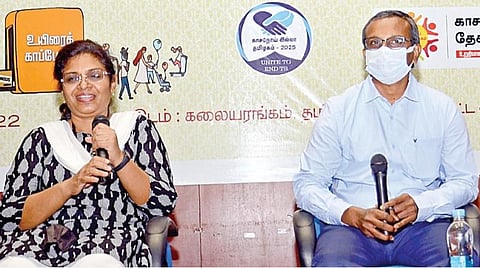சென்னை டிஎம்எஸ் வளாகத்தில் காசநோய் குறித்த கருத்தரங்கம் நேற்று நடைபெற்றது. இதில் பங்கேற்ற மாநில காசநோய் அலுவலக கூடுதல் இயக்குநர் டாக்டர் ஆஷா, உலக சுகாதார நிறுவனத்தின் காசநோய்த் தடுப்பு பிரிவு ஆலோசகர் டாக்டர் பிரபு ராவணன்.