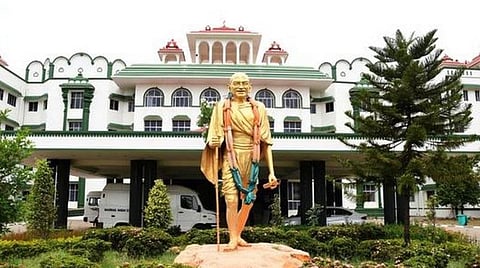 பள்ளிகளில் தொடரும் பாலியல் தொல்லை புகார்கள்; நீதியை நிலைநாட்ட எந்த எல்லைக்கும் செல்வோம்: கல்வி அதிகாரிகளுக்கு உயர் நீதிமன்றம் கடும் எச்சரிக்கை