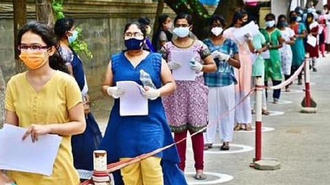 முதுநிலை மருத்துவப் படிப்புக்கான நீட் கட்-ஆஃப் மதிப்பெண் குறைப்பு