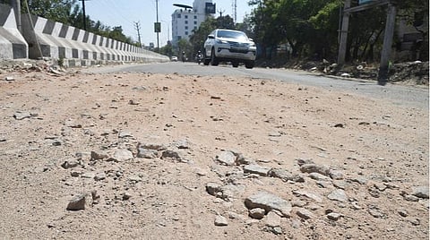 மோசமான நிலையில் உள்ள மதுரை சாலைகள்.