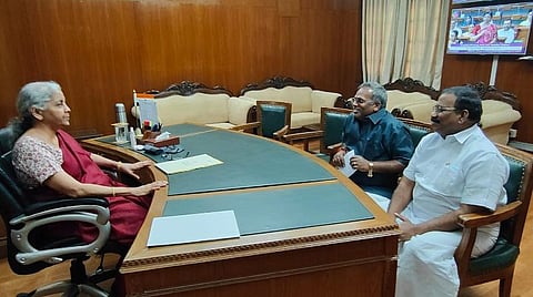 டெல்லியில் நிதியமைச்சர் நிர்மலா சீதாராமனை சந்தித்த புதுச்சேரி பேரவைத் தலைவர் மற்றும் சுயேச்சை எம்எல்ஏ