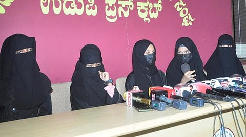ஹிஜாப் வழக்கு தொடர்ந்த மாணவிகள்