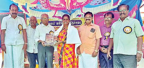 வேட்டவலம் வள்ளலார் சபையில் சாதனை பெண்களுக்கு விருது வழங்கப்பட்டது.