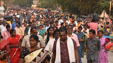 இரண்டு ஆண்டுகளுக்கு பின்னர் திருவண்ணாமலையில் உற்சாகமாக கிரிவலம் சென்ற பக்தர்கள்