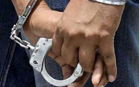 உத்தர பிரதேசத்தில் ஹோலி பண்டிகை நாளில் சிறுமியை பலி கொடுக்க முயன்ற இருவர் கைது: தமிழக ஐபிஎஸ் அதிகாரி நடவடிக்கையால் உயிர் தப்பிய சிறுமி