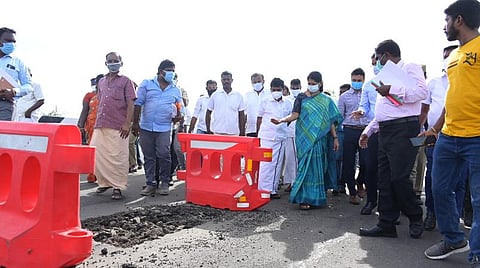 தூத்துக்குடி வல்லநாடு பாலத்தை போர்க்கால அடிப்படையில் சீரமைக்க வேண்டும்: நிதின் கட்கரிக்கு கனிமொழி எம்.பி கடிதம்