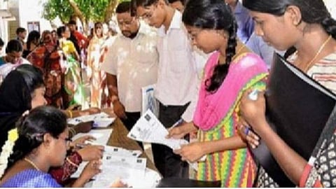 மாவட்ட வேலைவாய்ப்பு அலுவலகம் சார்பில் சூலூரில் வரும் 26-ல் தனியார் வேலைவாய்ப்பு முகாம்