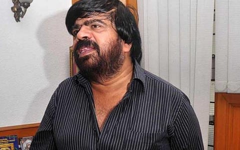 இயக்குநர் டி.ராஜேந்தர் சென்ற கார் மோதிய விபத்தில் முதியவர் பலி