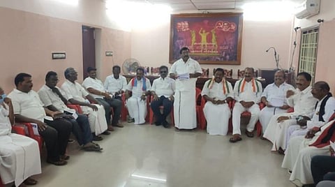 புதுவையில், மார்ச்.29 அன்று முழுஅடைப்புப் போராட்டம் குறித்து முடிவெடுக்க இந்தியக் கம்யூனிஸ்ட் கட்சி அலுவலகத்தில் மாநிலச் செயலாளர் சலீம் தலைமையில் நடந்த மதச்சார்பற்ற ஜனநாயகக் கூட்டணி கட்சிகளின் கூட்டம்.