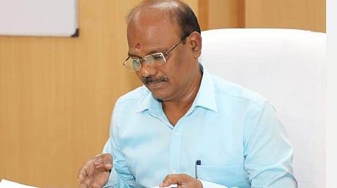 காரைக்கால் மாவட்ட ஆட்சியராக பொறுப்பேற்ற இ.வல்லவன்