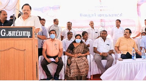காட்பாடியில் நகரப்புற வேலை வாய்ப்பு திட்டத்தின் கீழ் புதிய திட்டங்களை நீர்வளத்துறை அமைச்சர் துரைமுருகன் தொடங்கி வைத்தார்