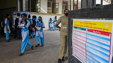 99.99% மாணவிகள் ஹிஜாப் அணியாமல் பொதுத்தேர்வு எழுதினர்: கர்நாடக கல்வி அமைச்சர் தகவல்