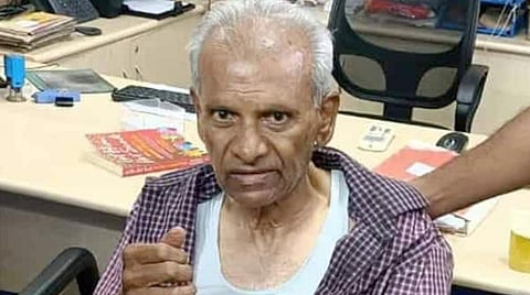 பாதுகாப்பு பெட்டக அறையில் 84 வயது முதியவரை வைத்து பூட்டிய வங்கி ஊழியர்: 18 மணி நேரத்துக்கு பிறகு மீட்பு