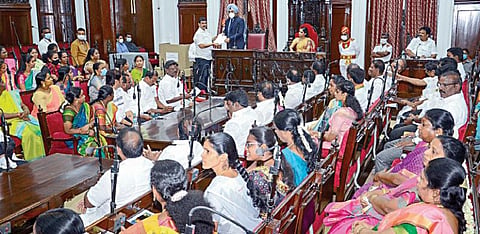 சென்னை மாநராட்சியின் 15 மண்டலங்களில், மண்டல குழு தலைவர்களை தேர்வு செய்வதற்கான மறைமுகத் தேர்தல் ரிப்பன் மாளிகையில் நேற்று நடந்ததுது. மேயர் பிரியா உள்ளிட்டோர் பங்கேற்றனர். படம்: பு.க.பிரவீன்