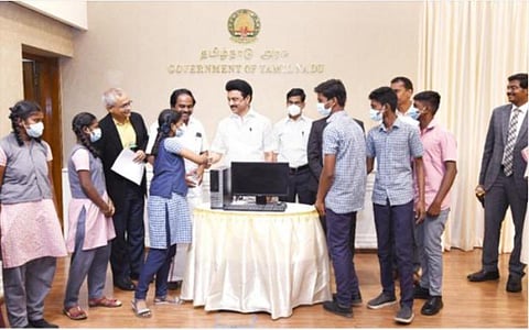 இன்போசிஸ் நிறுவனம் சார்பில் 70 சென்னை மாநகராட்சி பள்ளிகளுக்கு 1,370 கணினிகள்: மாணவர்களுக்கு முதல்வர் ஸ்டாலின் வழங்கினார்