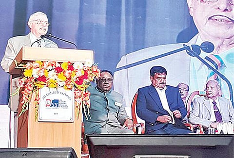 உதகை மருந்தியல் கல்லூரியில் பேசிய உச்ச நீதிமன்ற முன்னாள் தலைமை நீதிபதி சதாசிவம்.