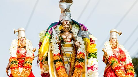 மேஷ ராசி அன்பர்களே! ஏப்ரல் மாத பலன்கள் - செலவு கூடும்; குழப்பம் தீரும்; வேலையில் கவனம்!