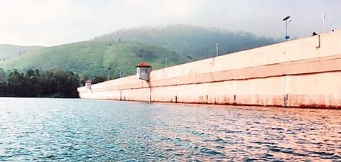 கேரளாவின் இடுக்கி மாவட்டத்தில் அமைந்துள்ள முல்லை பெரியாறு அணை.