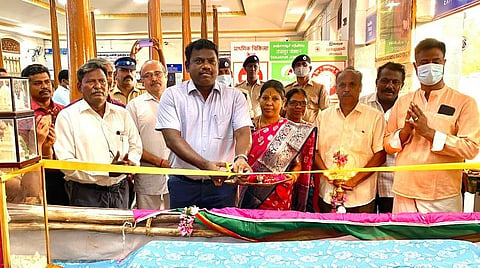 தஞ்சை ரயில் நிலையத்தில் நெட்டி வேலைப்பாடு கைவினைப் பொருட்கள் விற்பனை அரங்கு திறப்பு