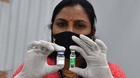 தனியார் மருத்துவமனைகளுக்கான கோவிஷீல்டு, கோவாக்சின் விலை ரூ.225 ஆக குறைப்பு