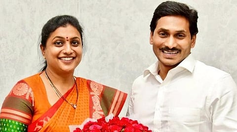ஆந்திர முதல்வர் ஜெகன்மோகன் ரெட்டியுடன் எம்எல்ஏ ரோஜா.