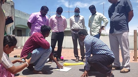 படம்: ”நிழல் இல்லாத நாள்” குறித்து காரைக்கால் அரசு கல்வியல் கல்லூரியில் நடைபெற்ற செயல் விளக்க நிகழ்வு