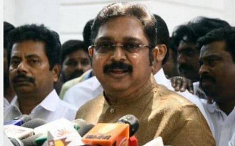 இரட்டை இலை சின்னம் பெற லஞ்சம் தந்ததாக வழக்கு - அமலாக்கத் துறை அலுவலகத்தில் டிடிவி தினகரன் ஆஜர்