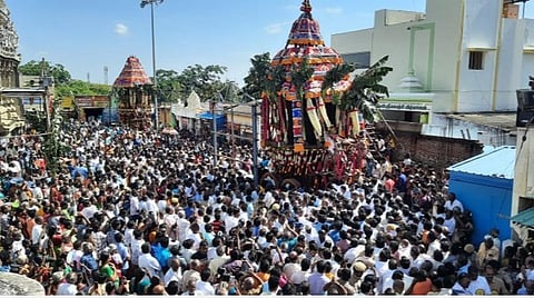 படம்: கோவில்பட்டியில் நடந்த செண்பகவல்லி அம்மன் கோயில் பங்குனித் திருவிழா தேரோட்டத்தில், ஏராளமான பக்தர்கள் கலந்து கொண்டு வடம் பிடித்து தேர் இழுத்தனர்
