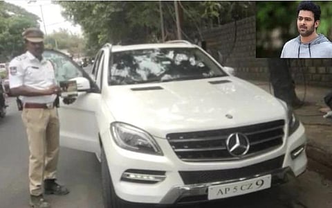 தெலுங்கு நடிகர் பிரபாஸுக்கு போக்குவரத்து போலீஸார் அபராதம்