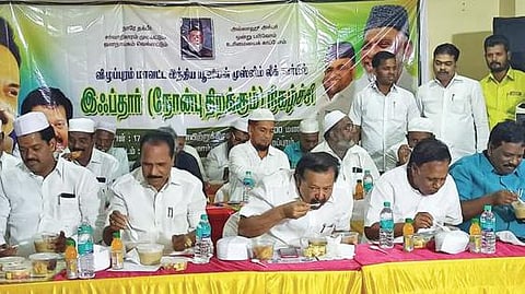 விழுப்புரத்தில் மாவட்ட இந்திய யூனியன் முஸ்லிம் லீக் சார்பில் இப்தார் நோன்பு திறக்கும் நிகழ்ச்சி நடைபெற்றது.