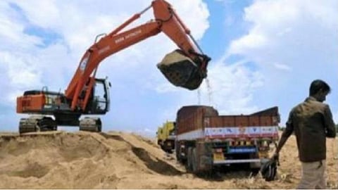 மேட்டுப்பாளையம் சுற்றுவட்டாரப் பகுதிகளில் விதிகளை மீறி ‘கிராவல் மண்’ அள்ளப்படுவதாக குற்றச்சாட்டு
