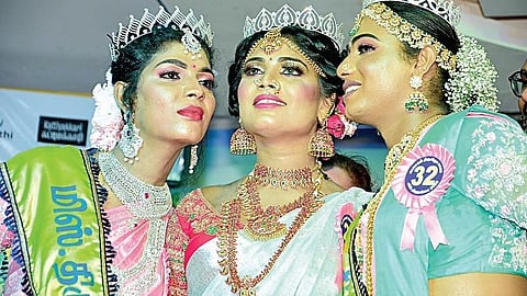 கூவாகம் திருவிழாவில் நடந்த போட்டியில் மிஸ் திருநங்கையாக சாதனா தேர்வு