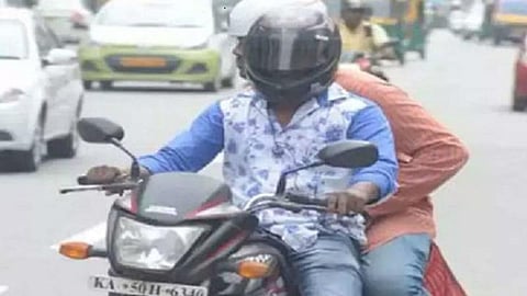 பாலக்காட்டில் இருசக்கர வாகனத்தின் பின் இருக்கையில் பயணிக்க தடை