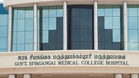 வீதிகளில் திரிந்த மனநலம் பாதித்த கேரள பெண்: குணப்படுத்தி 9 ஆண்டுகளுக்கு பிறகு குடும்பத்தாரிடம் ஒப்படைத்த சிவகங்கை அரசு மருத்துவக் கல்லூரி நிர்வாகம்