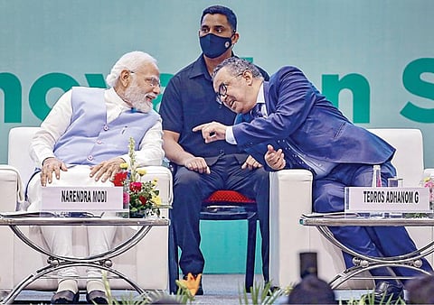 குஜராத் மாநிலம் காந்திநகரில் ‘உலக ஆயுஷ் முதலீடு மற்றும் புதிய கண்டுபிடிப்புகள் உச்சி மாநாடு' நேற்று தொடங்கியது. இம்மாநாட்டில் உலக சுகாதார மையத்தின் தலைவர் டெட்ராஸ் அதானான் கேப்ரியாசஸ், பிரதமர் நரேந்திர மோடி உள்ளிட்டோர் பங்கேற்றனர்.