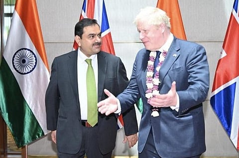 கவுதம் அதானி மற்றும் பிரிட்டிஷ் பிரதமர் போரிஸ் ஜான்சன்