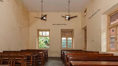 பணியிட மாறுதலை ரத்து செய்யக்கோரி மாணவிகளை பூட்டிவைத்த ஆசிரியர்கள்: உ.பி.யில் அதிர்ச்சி சம்பவம்