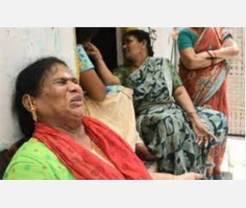 பலியானவரின் உறவினர்கள்