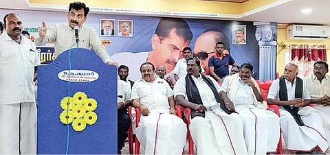 நாகையில் நேற்று நடைபெற்ற மதிமுக செயல்வீரர்கள் கூட்டத்தில் பேசுகிறார் அக்கட்சியின் தலைமைக் கழக செயலாளர் துரை வைகோ.
