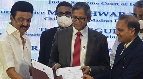 தமிழகத்தின் எதிர்காலத்துக்கு கடுமையாக உழைக்கும் முதல்வர் ஸ்டாலினை மனதார பாராட்டுகிறேன்: தலைமை நீதிபதி என்.வி.ரமணா