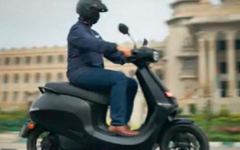 விபத்து எதிரொலி: 1,441 இ-ஸ்கூட்டர்களை திரும்பப் பெறுகிறது ஓலா