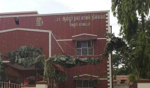 ஆம்பூரில் துணிகரம் அடுத்தடுத்து 4 வீடுகளில் திருட்டு
