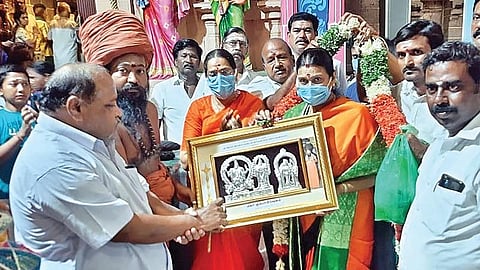 திருக்கடையூர் அமிர்தகடேஸ்வரர் கோயிலில் துர்கா ஸ்டாலின் சாமி தரிசனம்