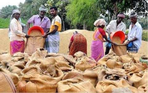 அரசு நேரடி நெல் கொள்முதல் நிலையங்களில் மூட்டைக்கு ரூ.80 கட்டாய வசூலால் விவசாயிகள் வேதனை